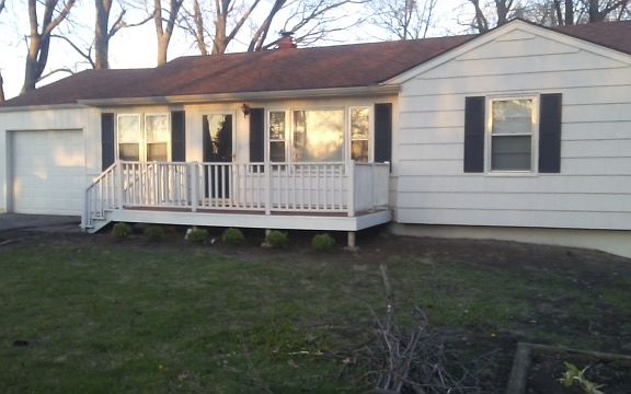 3rd image of 607 NE Meadow Ln