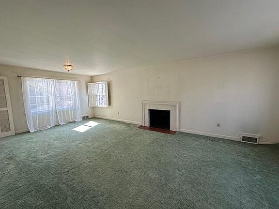 3rd image of 713 Windsor Ln