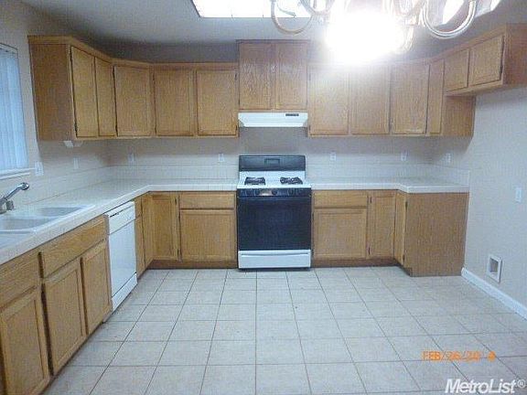 4th image of 1113 Las Palmas Ave