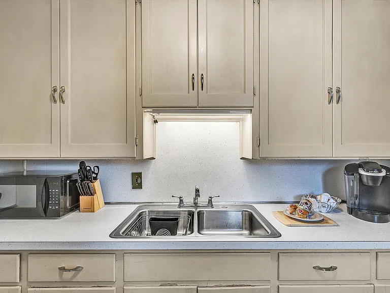 1933 Windsor Ave SW #4 — Photo 10