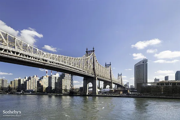 Sold by Sotheby's International Realty | media 25