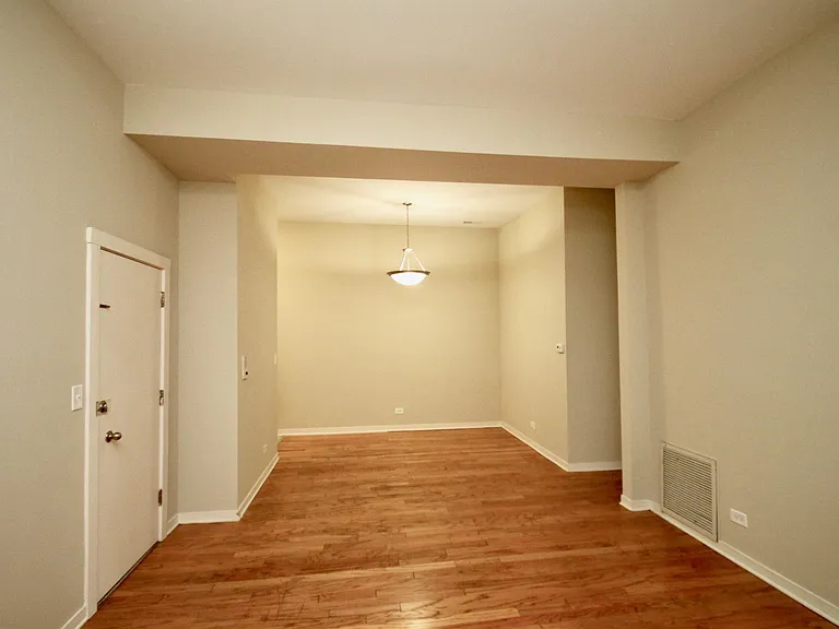 2310 N Clark St #2E — Photo 3