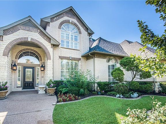 2nd image of 1221 Castle Cove Ln