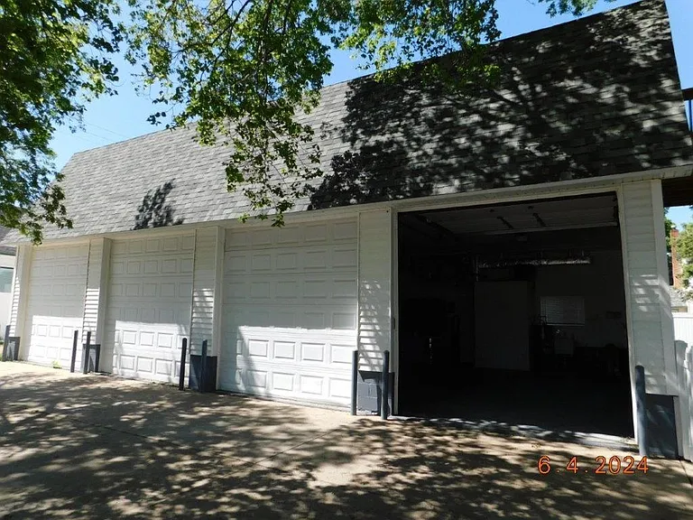 220 S Sycamore St — Photo 17