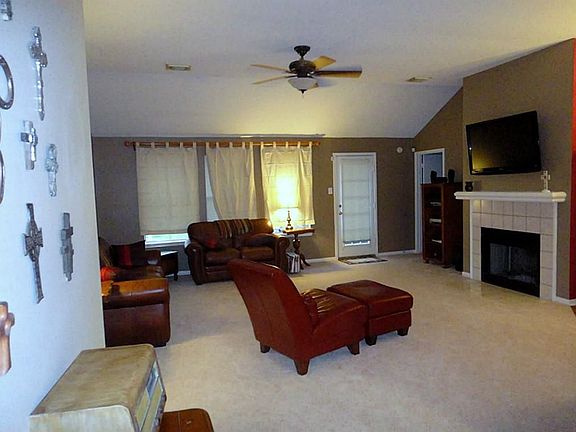 3rd image of 2810 Russett Pl W