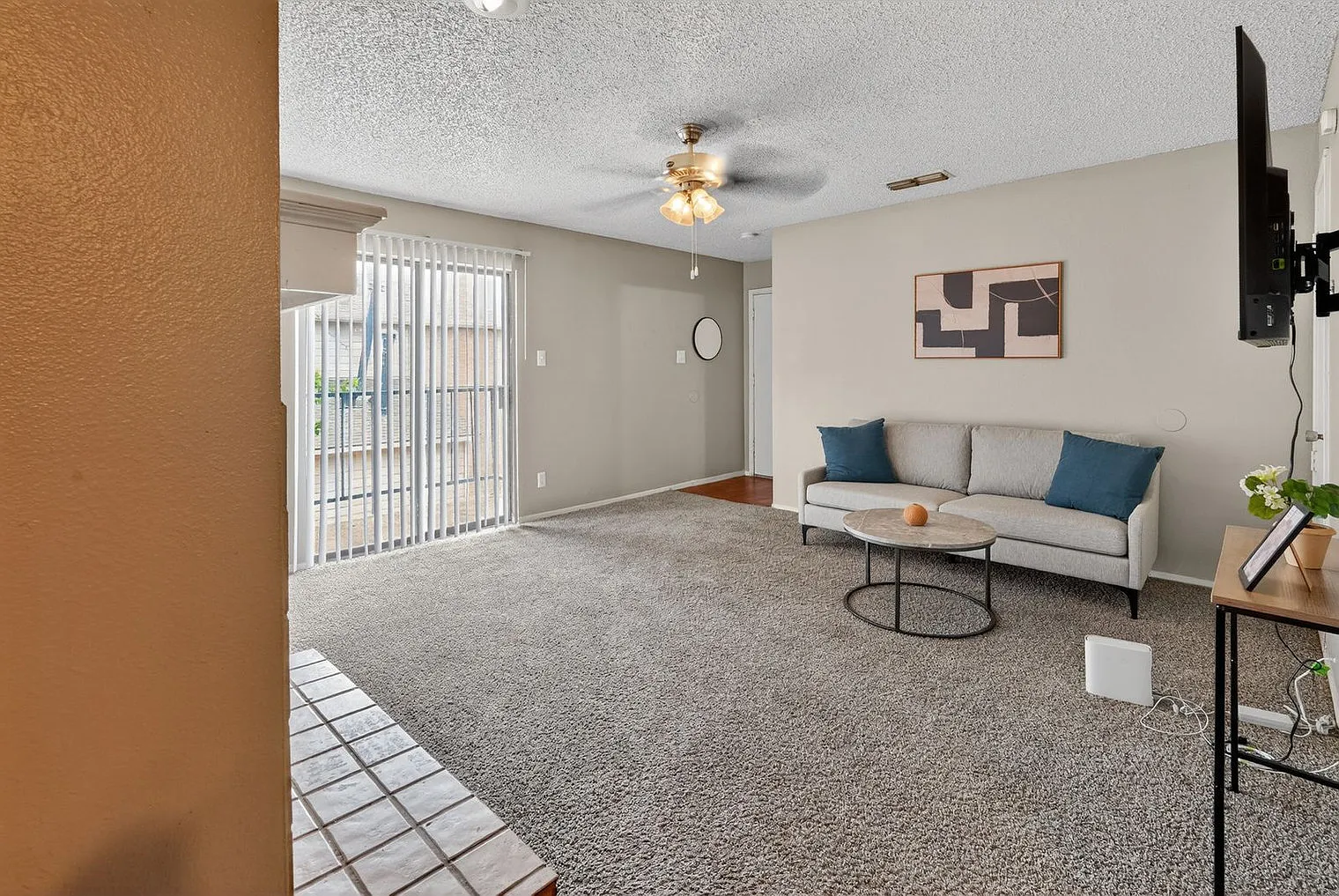 2 bed, 2.0 bath, 9515 sqft, $1,668 — Photo 3
