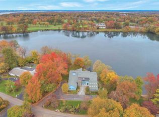 7 Lake Rd #A, Great Neck, NY 11020