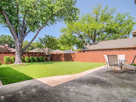 4th image of 1108 Chesterton Dr