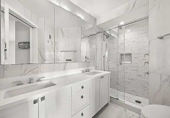4th image of 330 E 38th St APT 19N