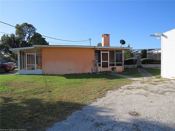 4th image of 560 Highlands Lake Dr