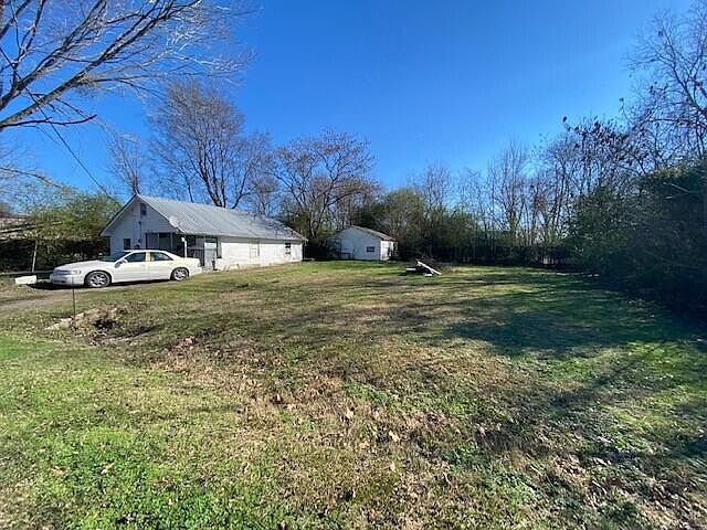 2nd image of 516 N Independence Ave