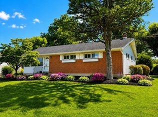 40 Tally Ho Dr, Warminster, PA 18974