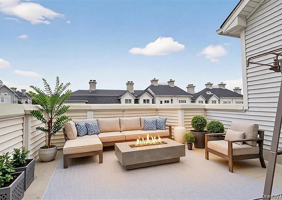 1st image of 3 Harbor Pointe Drive