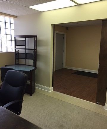 5th image of 8012 S South Chicago Ave