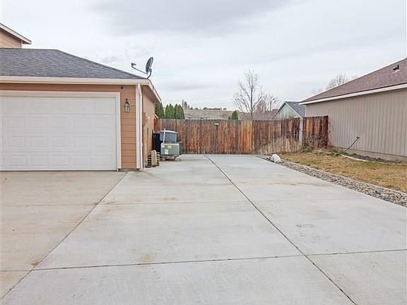 2nd image of 611 Sedgwick Pl