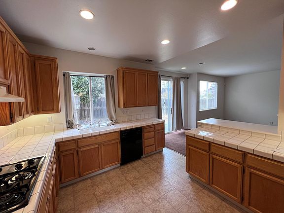 5th image of 7863 Pineville Cir