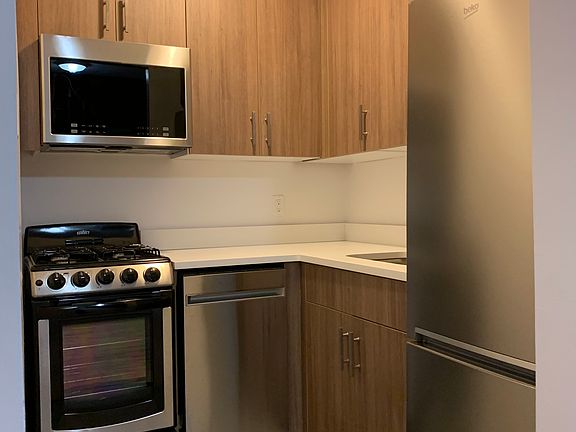 3rd image of 510 W End Ave APT 10