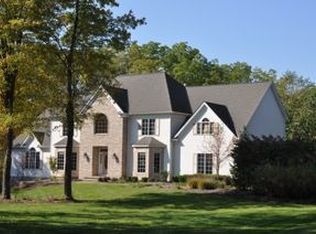 9950 Waterford Trl, Chagrin Falls, OH 44023