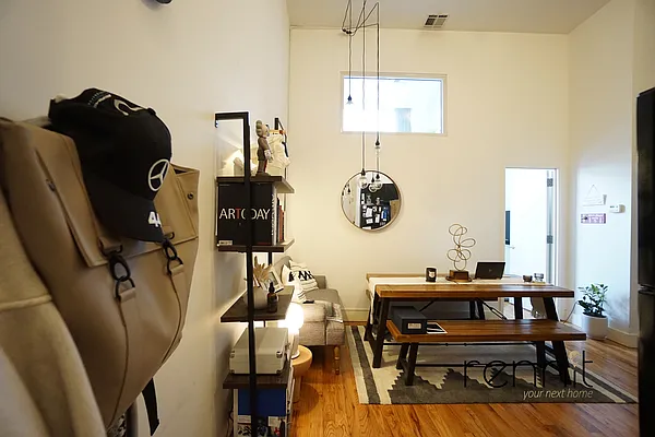 Rented by Rennit Inc. | media 21