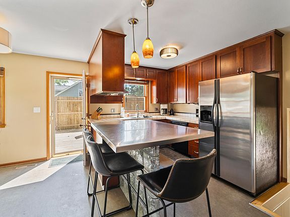 5th image of 1821 Maxwell Ave