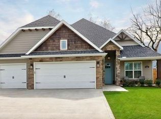1011 Red Maple St, Centerton, AR 72719
