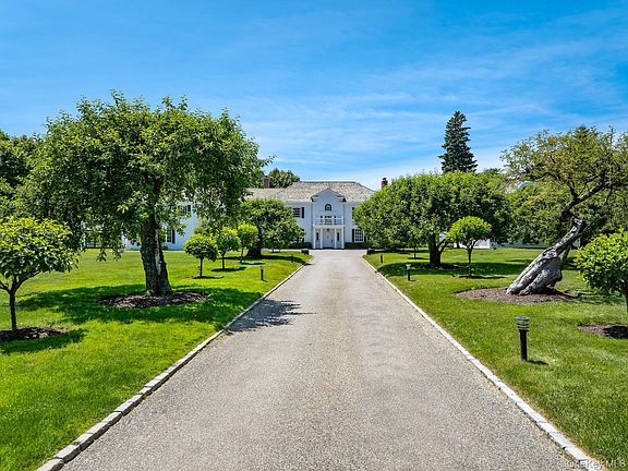 2nd image of 6 Stoneleigh Manor Lane