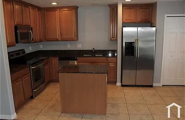 4 bed, 2054 sqft, $2,999 — Photo 2
