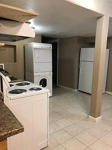 2nd image of 612 Beech St #2