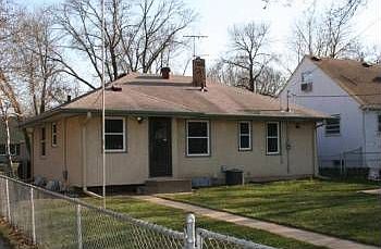 2nd image of 1657 Iowa Ave E