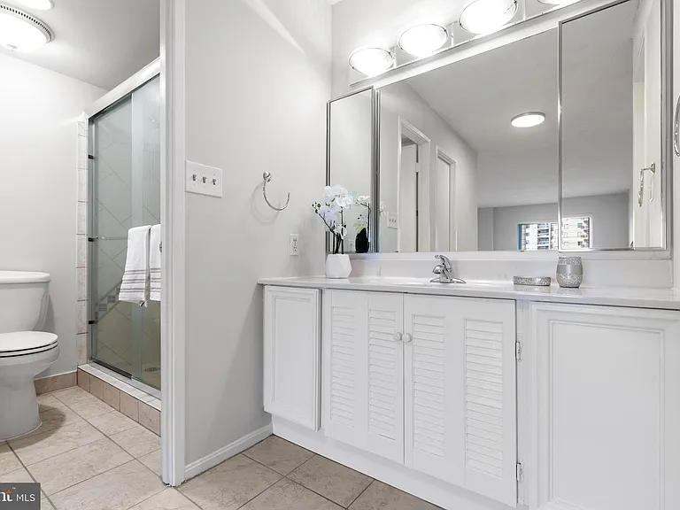 8360 Greensboro Dr #721 — Photo 14