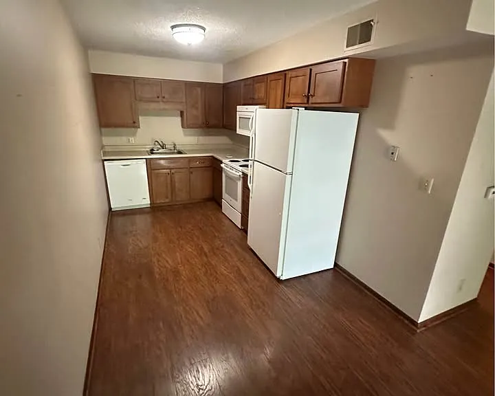 1083 NW Greenwood St #1083 — Photo 11