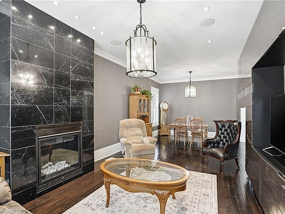 4th image of 86 Oak St
