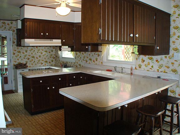 4th image of 506 Herring Ave