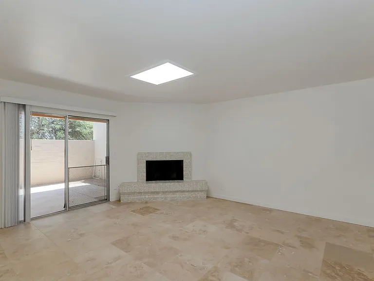 2720 N Beverly Ave — Photo 9