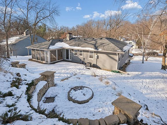 5th image of 309 Westwood Dr S
