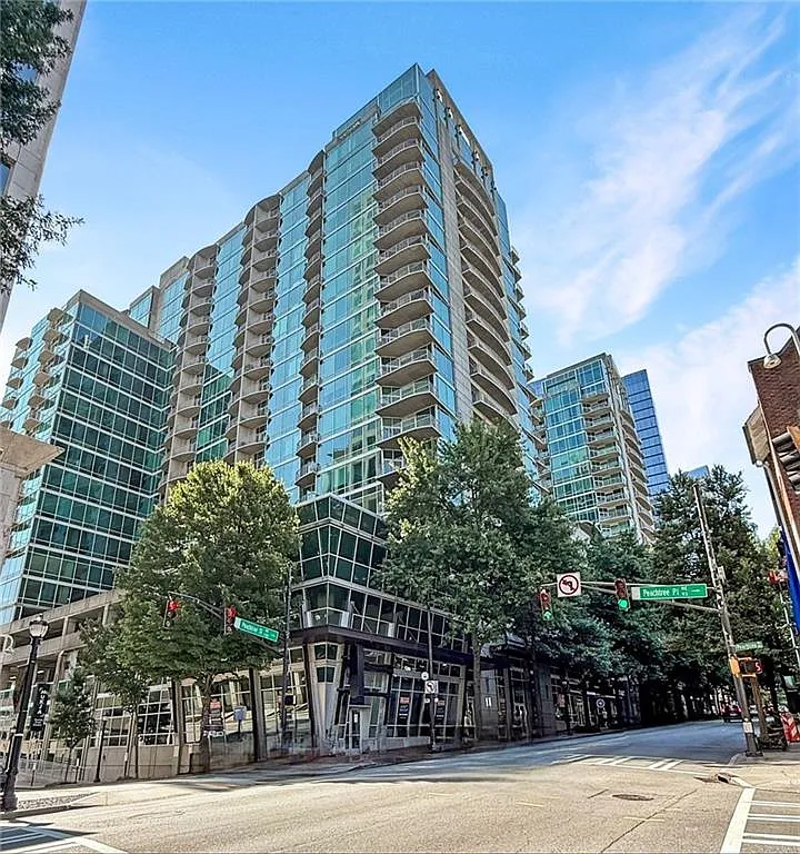1 bed, 1.0 bath, 683 sqft, $2,100 — Photo 1