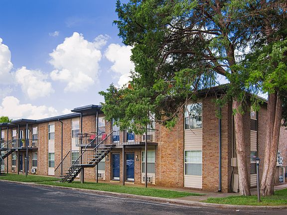 2nd image of 2850 Middle Tennessee Blvd APT B12