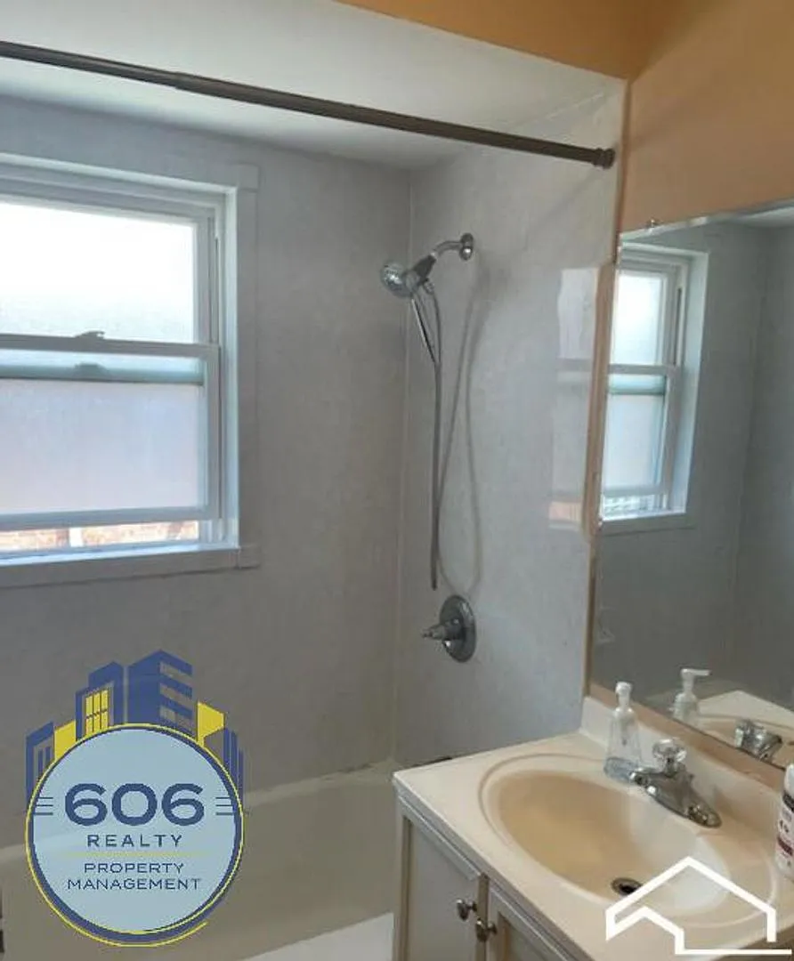 Franklin Park Apartments! — Photo 4