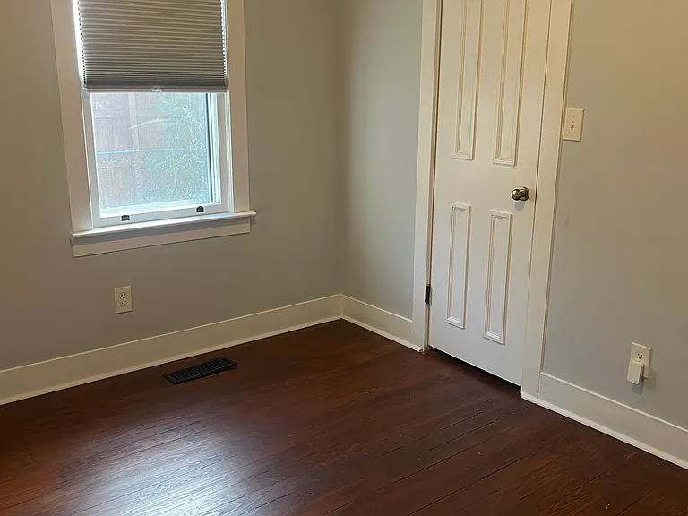 Second bedroom, closet