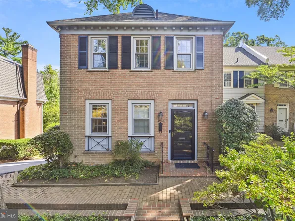 4931 Crescent St, Bethesda, MD 20816