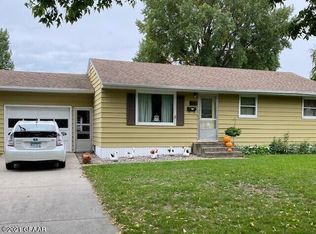 823 19th St NW, East Grand Forks, MN 56721