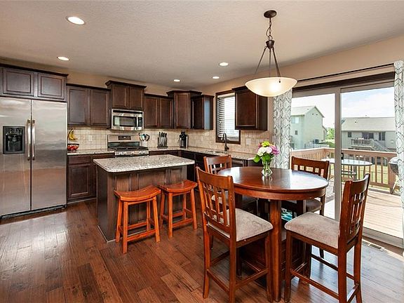 5th image of 329 Aspen Dr NW