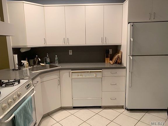 4th image of 14 Hemlock Ct