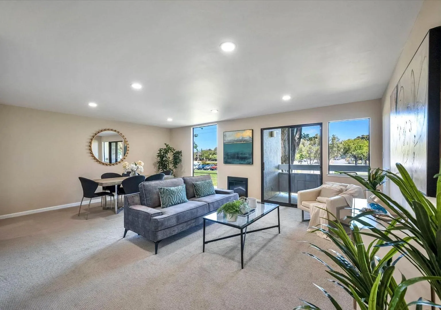 Premier Marina Point 2-Bedroom Condo with Private Deck — Photo 2