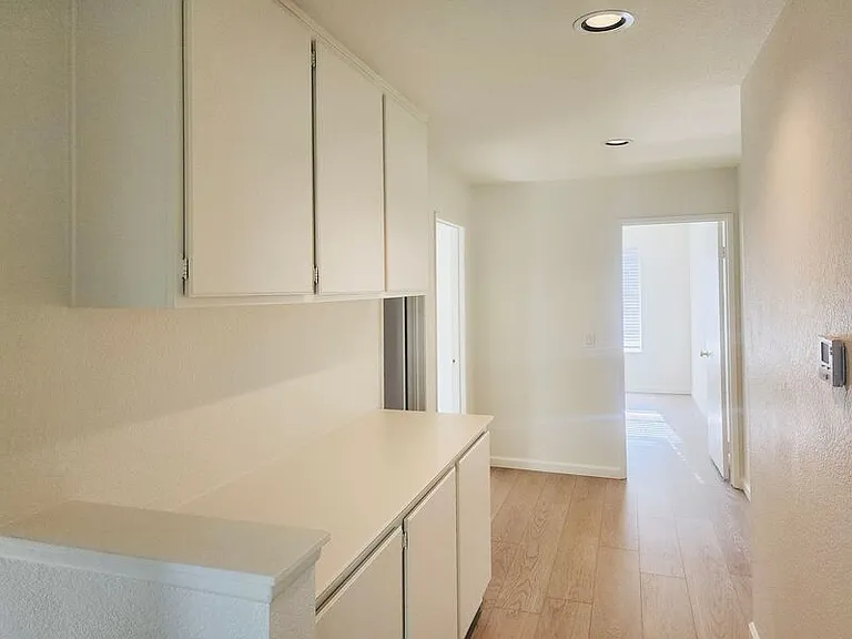 2275 Hawthorne Pl — Photo 18