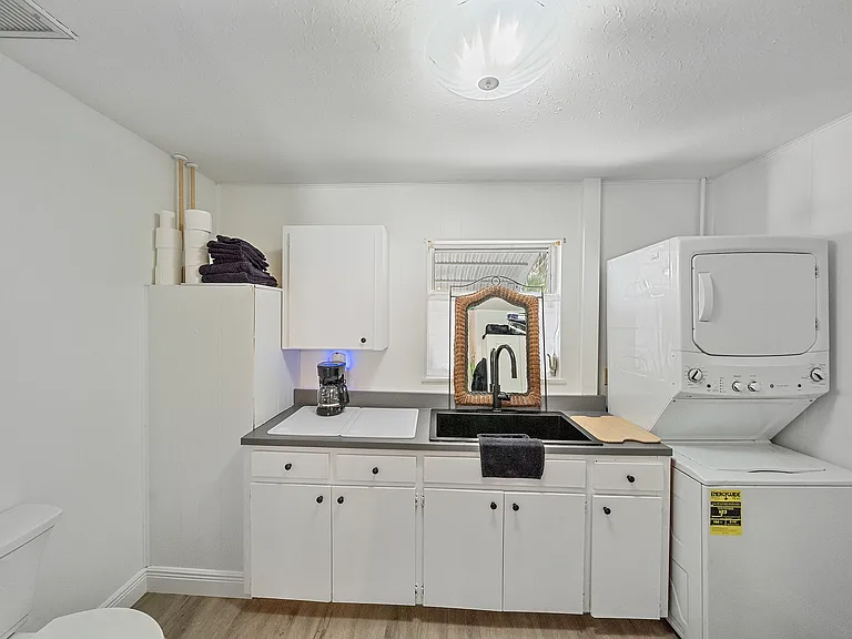 708 Shore Rd #B — Photo 15