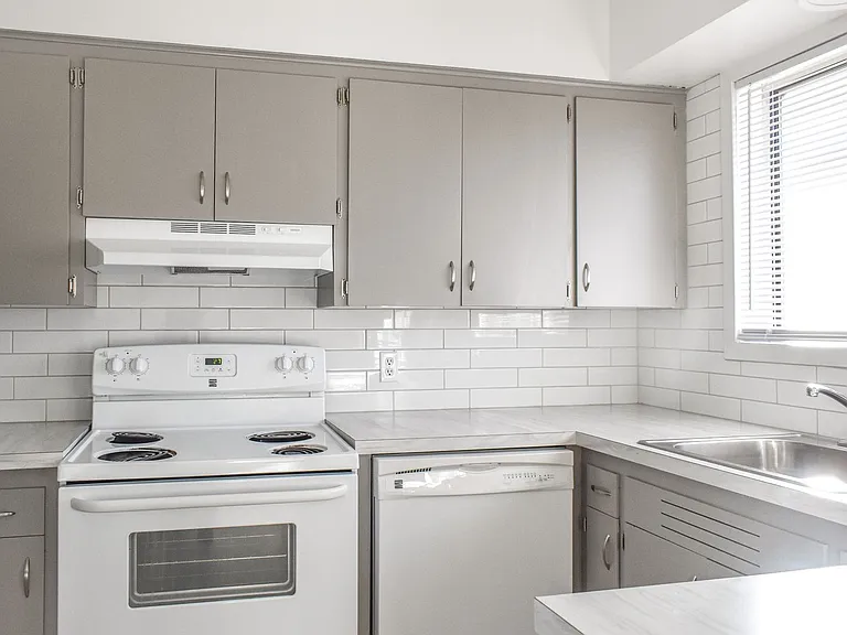 Kathy-Ann Apartments — Photo 8