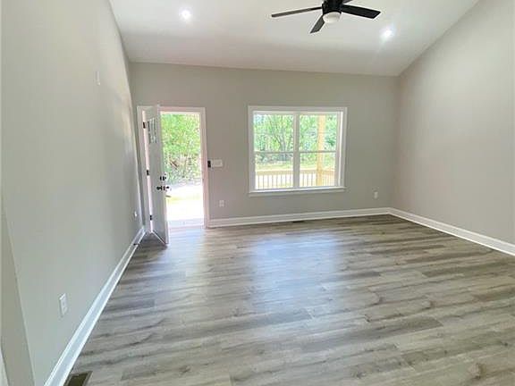 5th image of 605 Kendall St