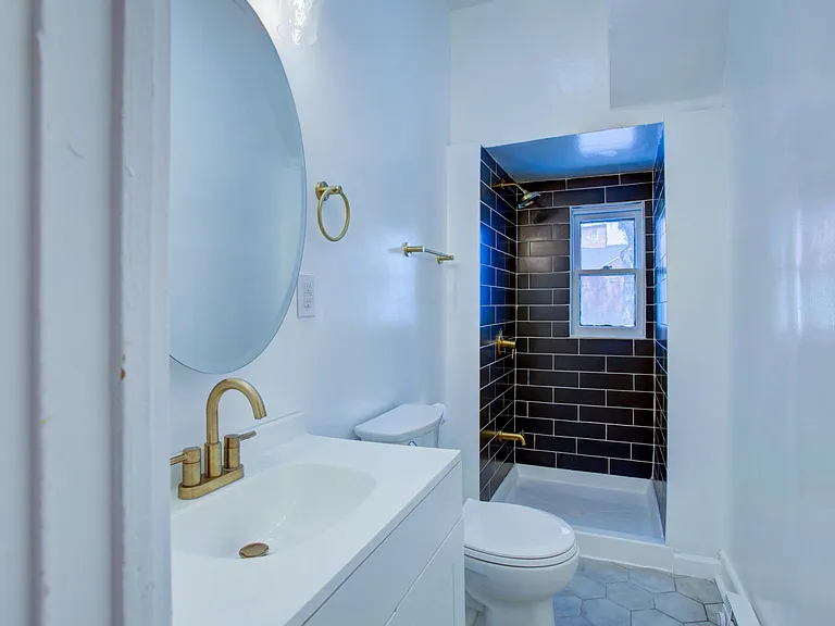 329 E Chestnut St #1 — Photo 21