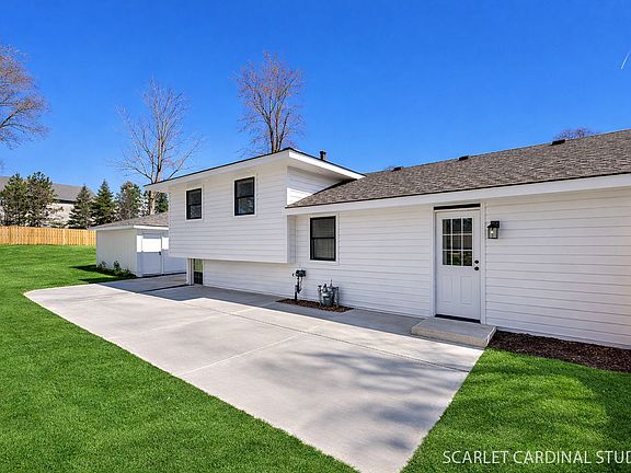 3rd image of 22W080 Valleyview Dr